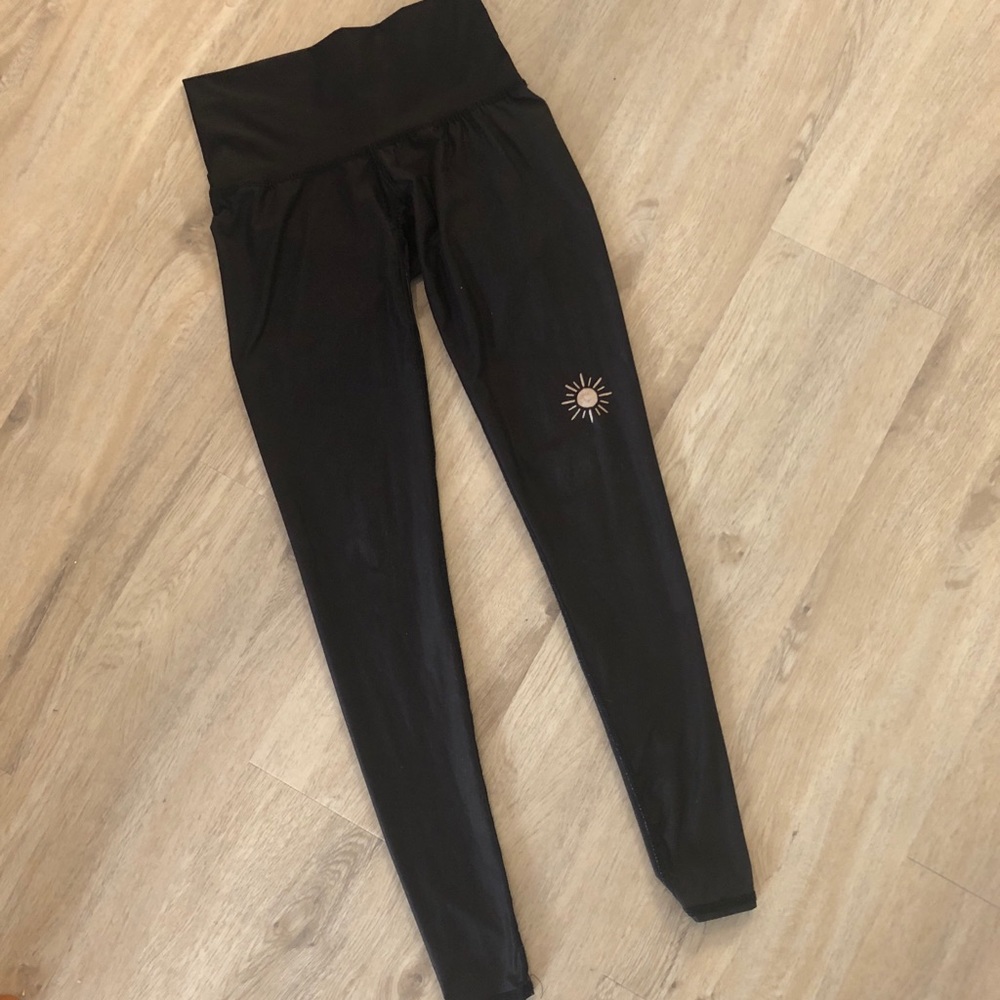 Teeki Sun & Moon Hot Pant✨